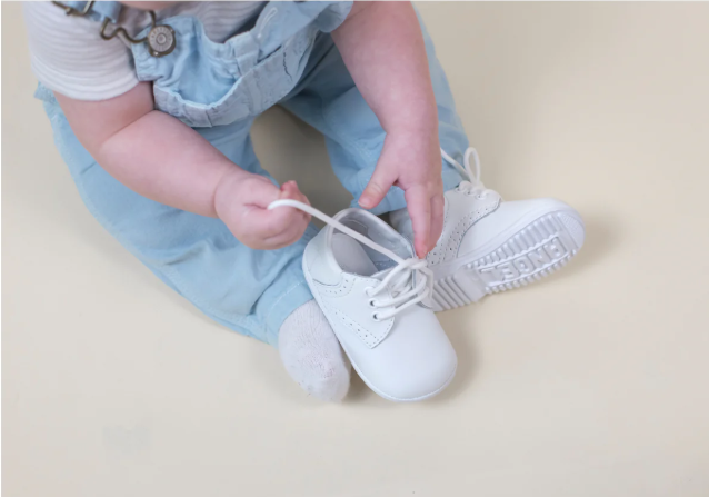James Boy's White Leather Lace Up Shoe (Baby)
